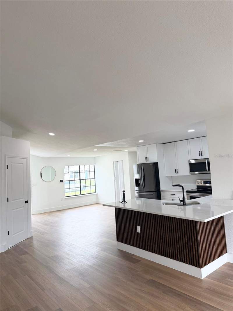 4 bedroom Single Family Residence at 305 Cornwallis Court, Poinciana Village 1 Nbhd 1 North, Kissimmee — photo 4