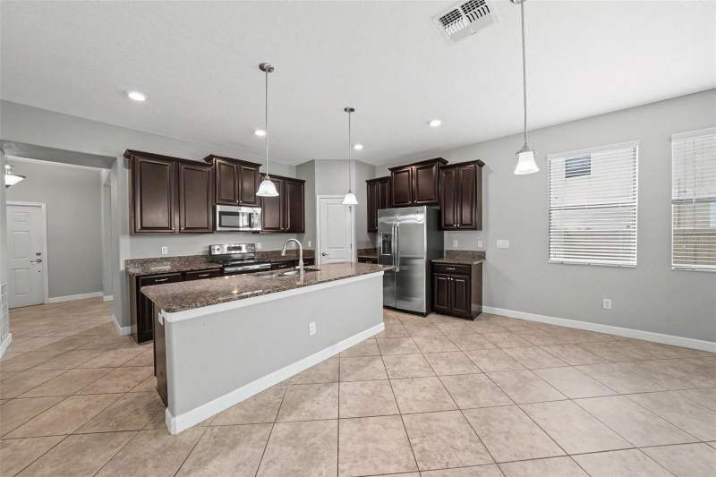3 bedroom Single Family Residence at 28500 Pleasant Bay Loop, Arbors At Wiregrass Ranch, Wesley Chapel — photo 5