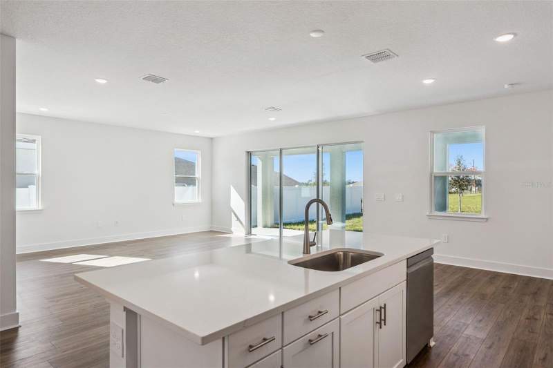 4 bedroom Single Family Residence at 526 Emerald Grove Drive, Eden Crest, Apopka — photo 4