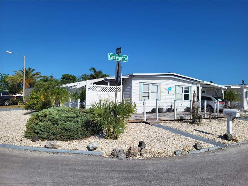 3 bedroom Mobile Home at 12017 Cartwright Drive, Ponderosa Park, Hudson — photo 2