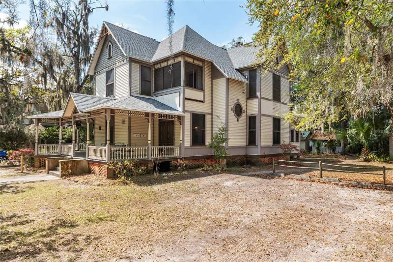 3 bedroom Single Family Residence at 306 NE 3rd Street, Original Gainesville, Gainesville — photo 3