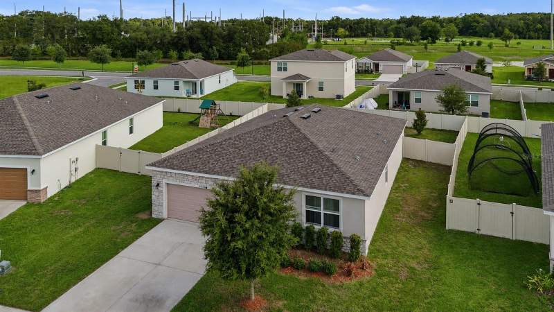 4 bedroom Single Family Residence at 24409 Sunnys Halo Way, Sorrento Pines Ph 2, Sorrento — photo 3