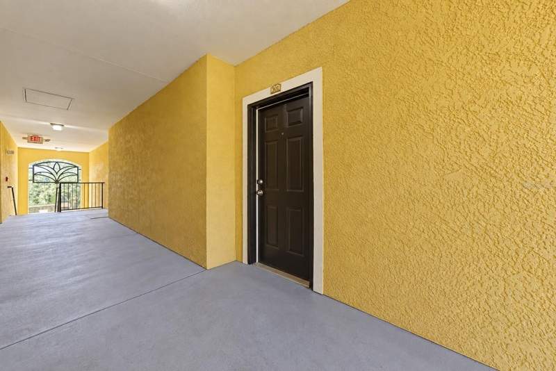 1 bedroom Condominium at 10209 Courtney Palms Boulevard #301, Courtney Palms Condo, Tampa — photo 3