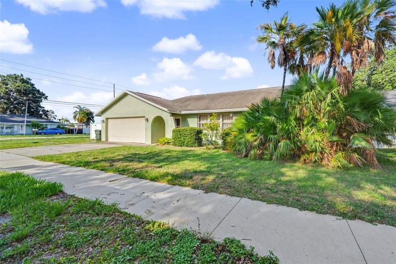 3 bedroom Single Family Residence at 12543 108th Street, Whispering Pines Manor, Largo — photo 2
