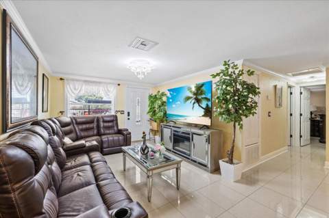 8318 Drycreek Drive, Tampa FL - photo 11 of 56