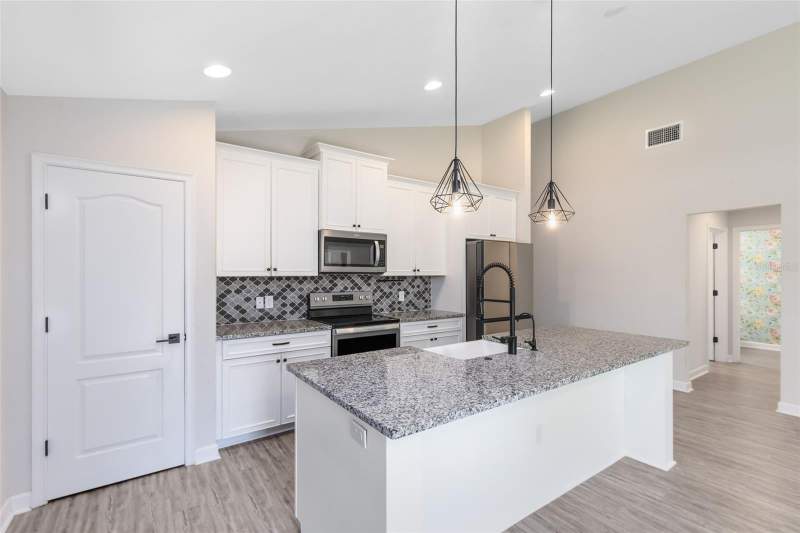 3 bedroom Single Family Residence at 2049 Eldorado Court, Bay Lake Ranch Unit 1, St Cloud — photo 4