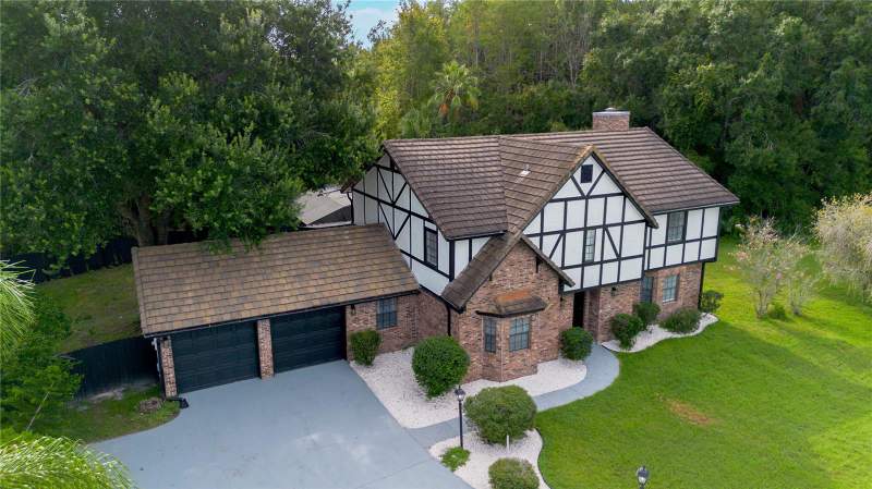 6 bedroom Single Family Residence at 2540 Albany Drive, St James Park Unit 01-03, Kissimmee — photo 3