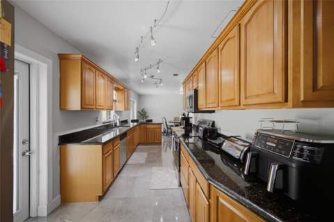 7003 Larimer Court, Tampa FL - photo 13 of 34