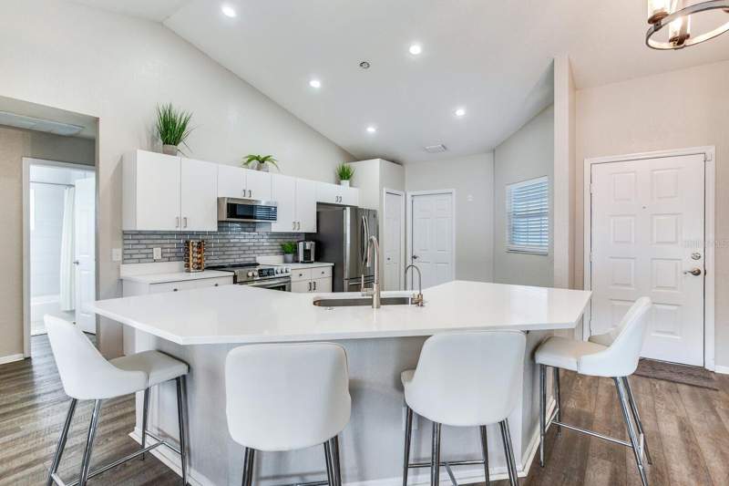 3 bedroom Single Family Residence at 1126 Vinetree Drive, Lakeview Village Sec H Uni, Brandon — photo 3