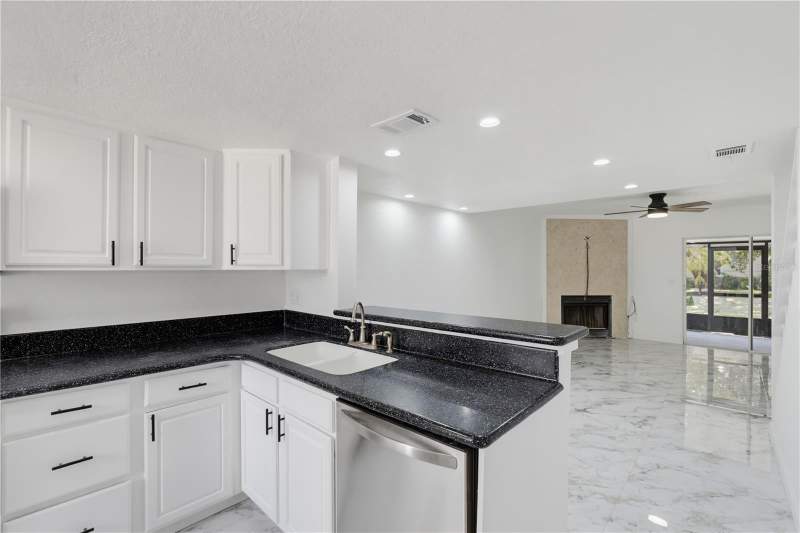 2 bedroom Townhouse at 6661 121st Avenue #G, Pinebrook Estates, Largo — photo 4
