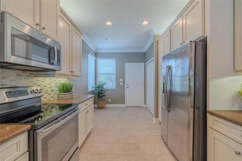 4919 Marble Springs Circle, Wimauma FL - photo 22 of 92
