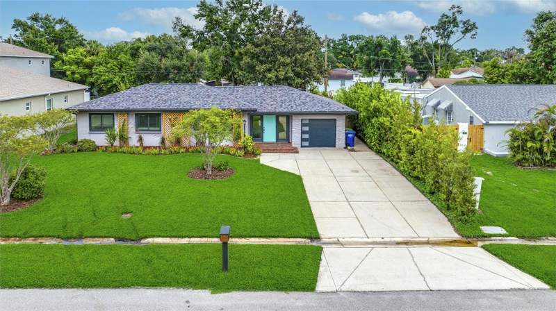 2121 W FARWELL DRIVE