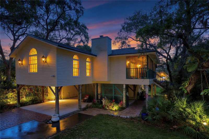 3 bedroom Single Family Residence at 420 Hanby Street, Crystal Beach, Crystal Beach — photo 1
