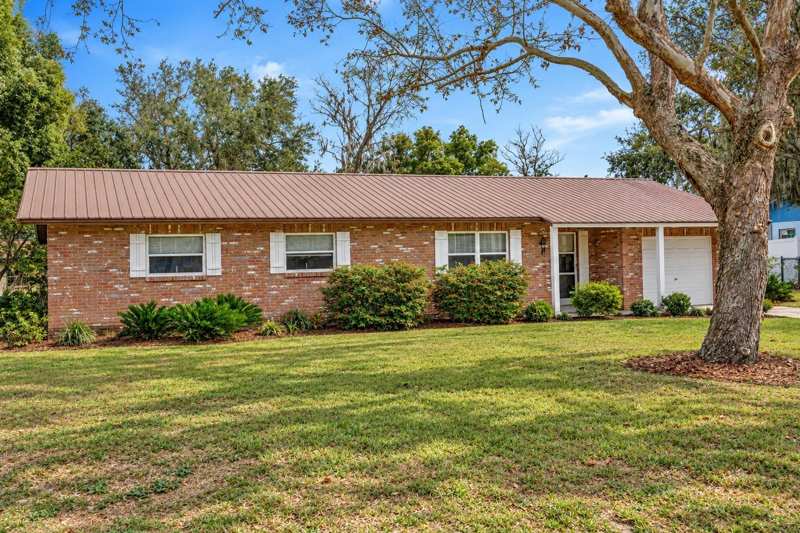 3 bedroom Single Family Residence at 12212 Floral Lane, Jefferson Heights Unit 2, Thonotosassa — photo 1
