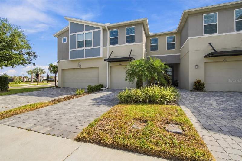 3 bedroom Townhouse at 31564 Woodland Race Loop, Twin Crks/Chapel Xings, Wesley Chapel — photo 4