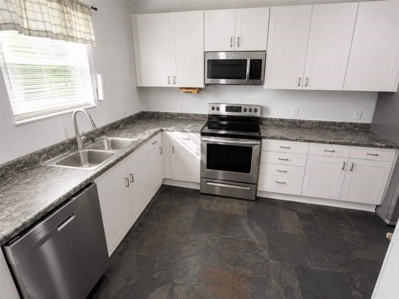 4 bedroom Single Family Residence at 3522 W Price Avenue, Gandy Boulevard Park 2nd Addition, Tampa — photo 3