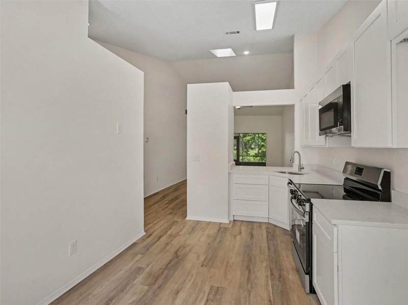 2 bedroom Townhouse at 84 Lakepointe Circle, Bvl Lakepointe Twnhms, Kissimmee — photo 5