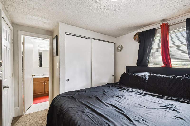 4 bedroom Single Family Residence at 10101 N 11th Street, Castle Heights Map, Tampa — photo 5