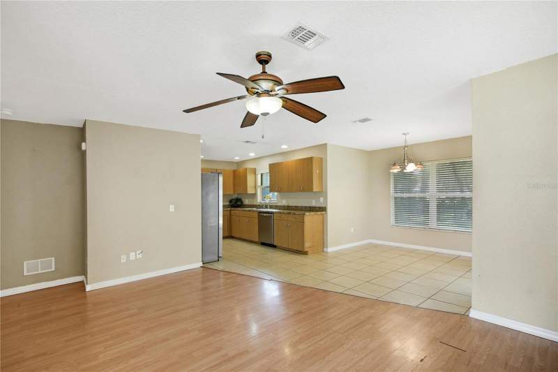 3 bedroom Single Family Residence at 305 W Fountain Street, Fruitland Park, Fruitland Park — photo 5