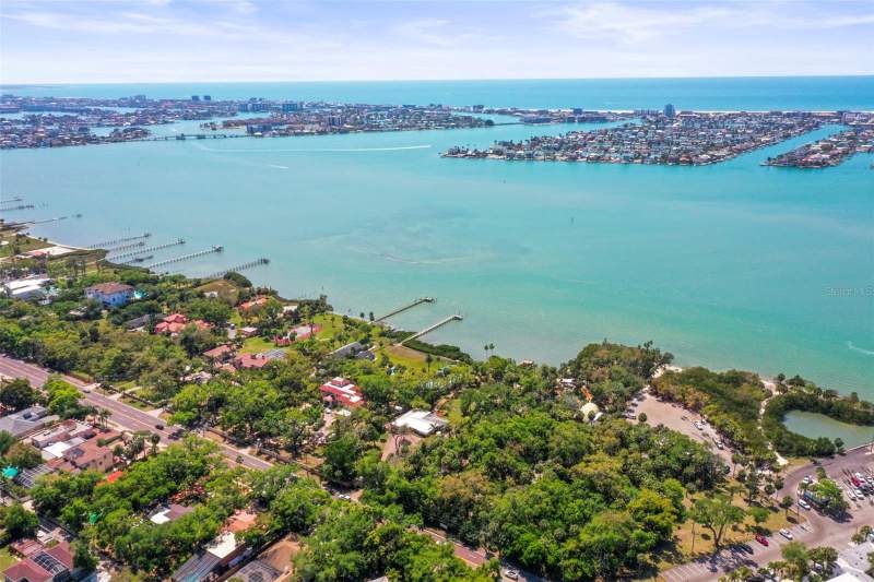 5 bedroom Single Family Residence at 1600 Park Street, Jungle Shores, St Petersburg — photo 4