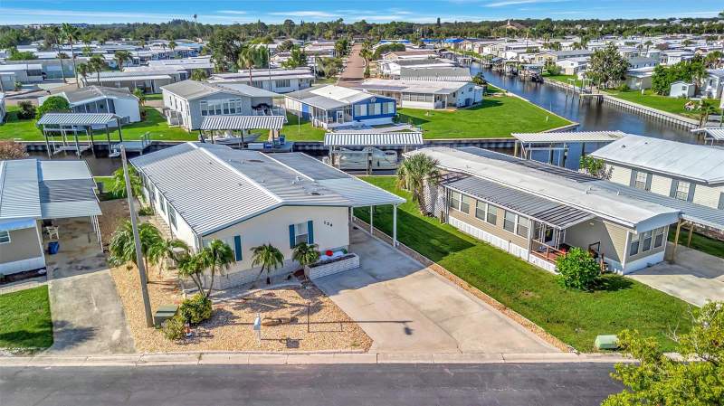 2 bedroom Manufactured Home at 138 S Saint Thomas Circle, Caribbean Isles Residential Co, Apollo Beach — photo 4