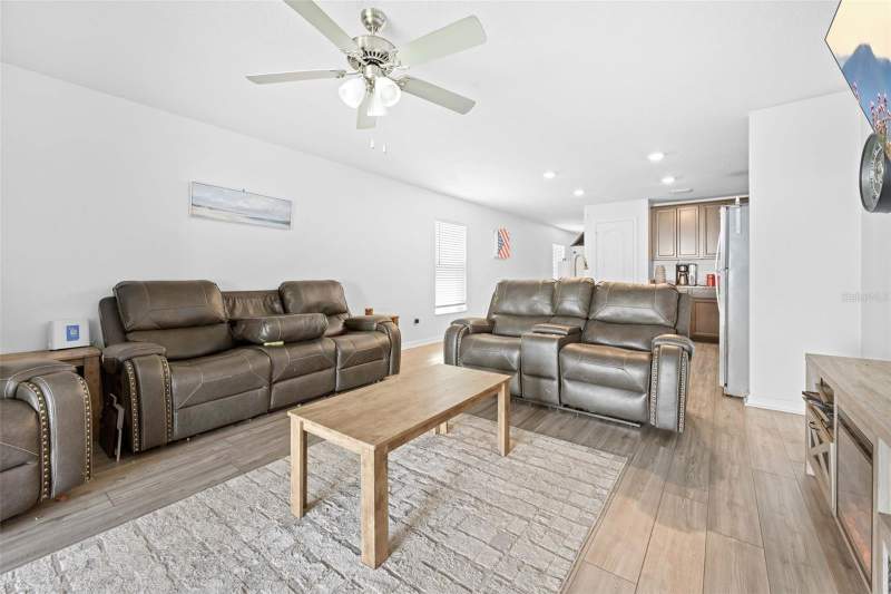 3 bedroom Single Family Residence at 30067 Fedora Circle, Trilby Xing Ph 1, Brooksville — photo 2