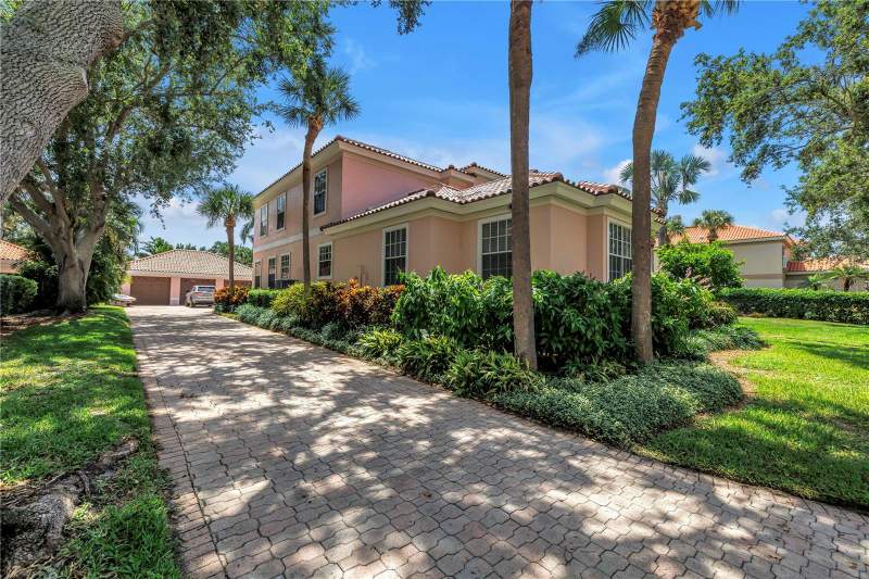 6 bedroom Single Family Residence at 4930 Sandpiper Lane, Dolphin Cay-Phase 1, St Petersburg — photo 2