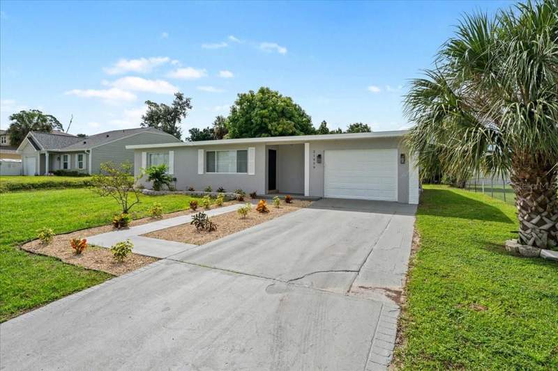 3 bedroom Single Family Residence at 21059 Exmore Avenue, Port Charlotte Sec 027, Port Charlotte — photo 4