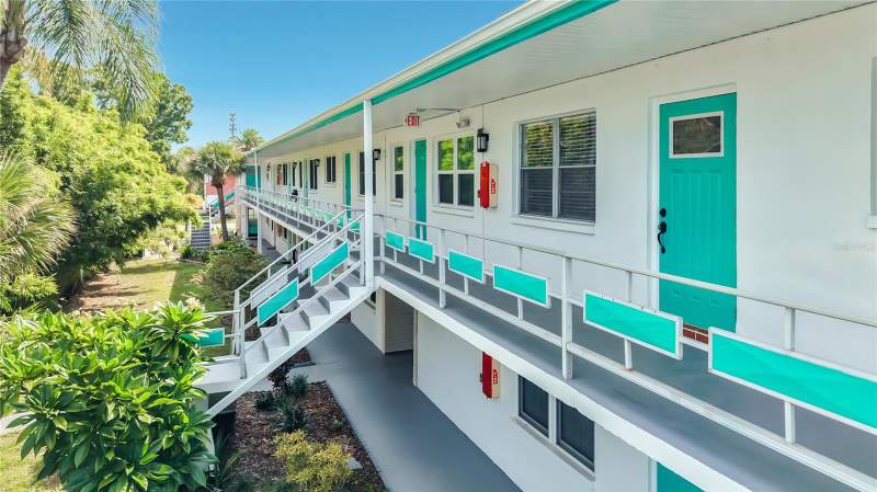 2 bedroom Condominium at 6100 21st Street #17, Town Apts Condo, St Petersburg — photo 3