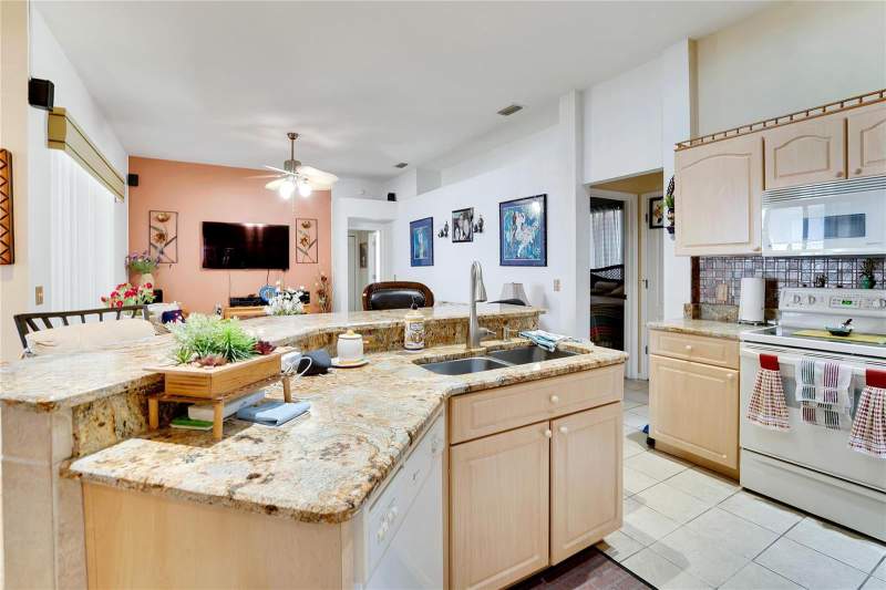 4 bedroom Single Family Residence at 813 Innergary Place, Innergary Point, Valrico — photo 5