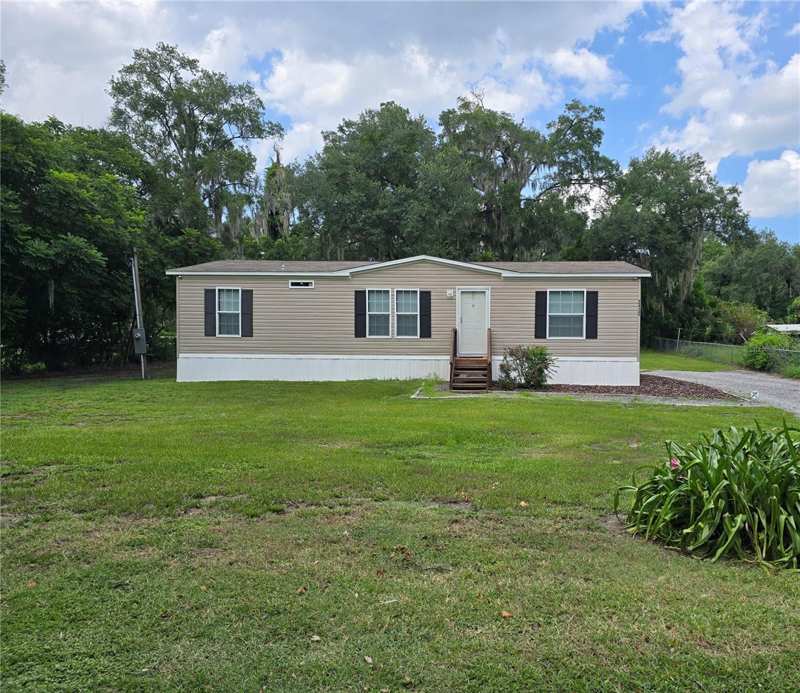3 bedroom Manufactured Home at 2435 Myer Avenue, Edgewood Park Add, Leesburg — photo 1
