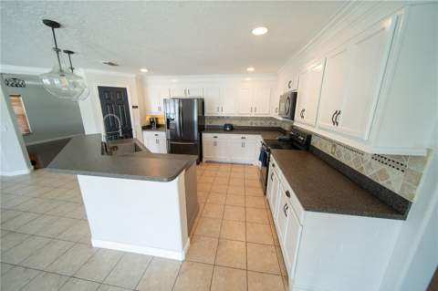 4621 Yellow Bay Drive, Kissimmee FL - photo 8 of 29