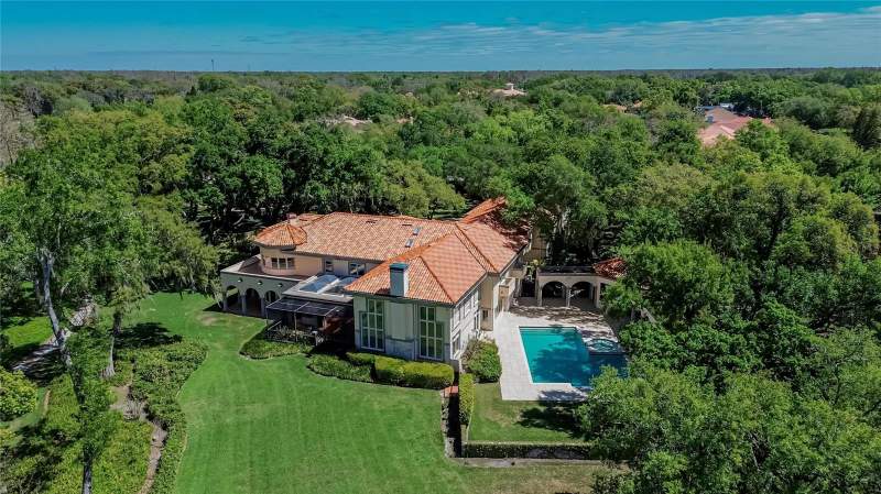 8 bedroom Single Family Residence at 1043 Guisando De Avila, Avila Unit 9, Tampa — photo 2