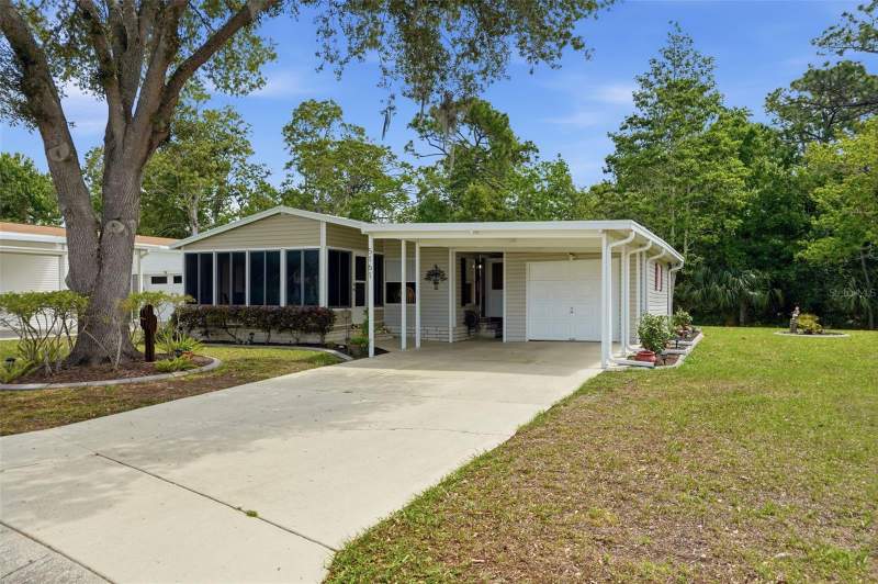 2 bedroom Manufactured Home at 5161 Forest Glenn Drive, Forest Glenn Ph I, Spring Hill — photo 2