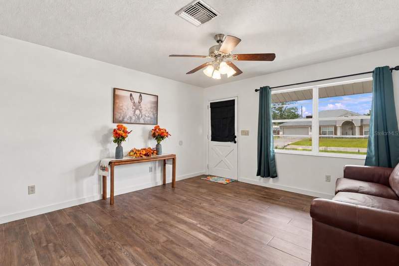 3 bedroom Single Family Residence at 1085 Eagles Nest Avenue, Deltona Lakes Unit 10 In 25 & 36 18 30, Deltona — photo 5