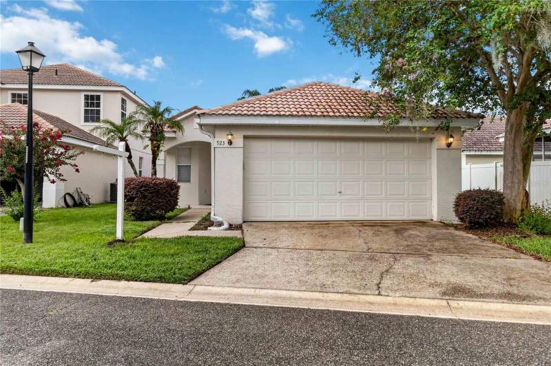 2 bedroom Single Family Residence at 923 Torrey Pine Drive, Greenbriar Sub Ph 2, Winter Springs — photo 2