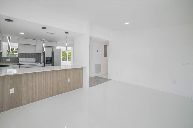 3 bedroom Single Family Residence at 203 Waterway Circle, Port Charlotte Sec 003, Port Charlotte — photo 5