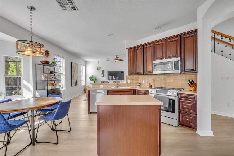 4 bedroom Single Family Residence at 2329 Natoma Blvd, Mount Dora Summerbrooke Ph 01, Mount Dora — photo 4