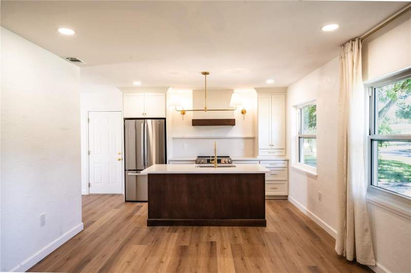 3 bedroom Single Family Residence at 2090 76th Street, Jungle Country Club 4th Add, St Petersburg — photo 5