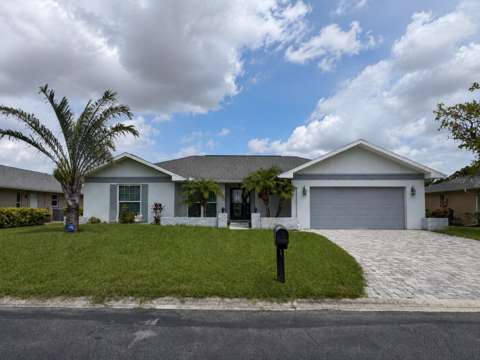 1009 Indian Hills Court, pool for sale in Venice