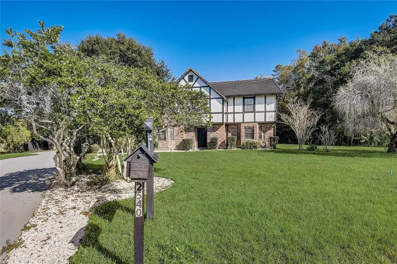 6 bedroom Single Family Residence at 2540 Albany Drive, St James Park Unit 01-03, Kissimmee — photo 4