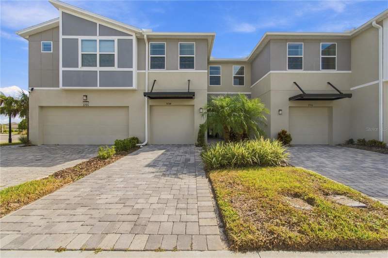 3 bedroom Townhouse at 31564 Woodland Race Loop, Twin Crks/Chapel Xings, Wesley Chapel — photo 2