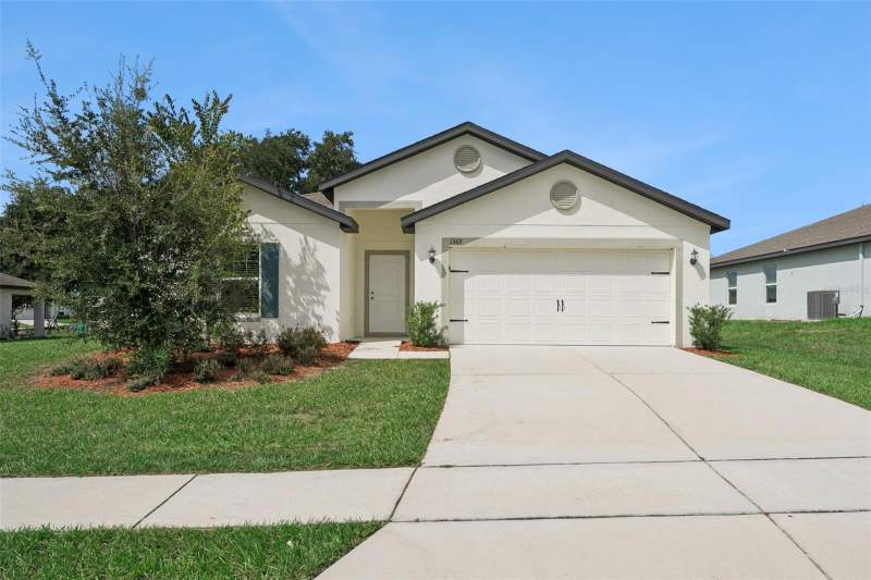 5 bedroom Single Family Residence at 1369 Brenway Drive, Lake Jackson Ridge, Mascotte — photo 2