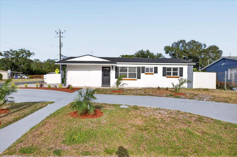 4 bedroom Single Family Residence at 13589 120th Street, Ridgecrest Acres, Largo — photo 2