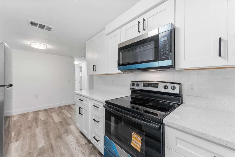 3 bedroom Single Family Residence at 3306 Cantrell Street, Eastwood Acres, Holiday — photo 4