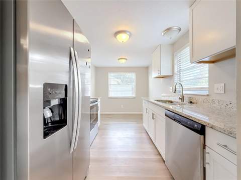 7606 Woodland Oaks Court, Tampa FL - photo 10 of 34