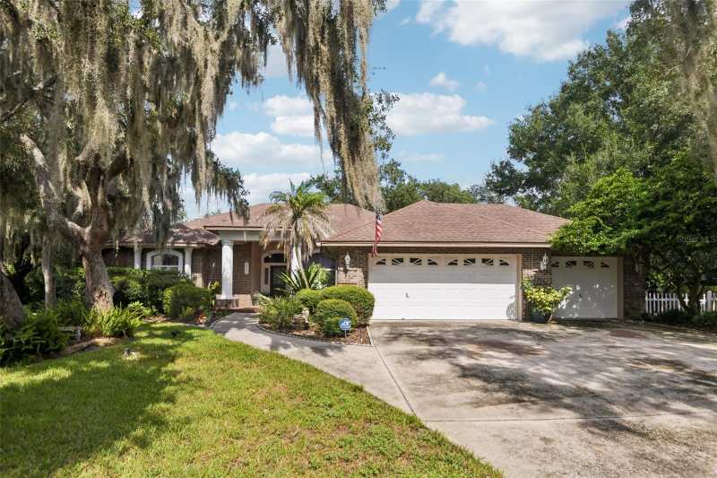 4 bedroom Single Family Residence at 3503 Oak Club Court, Walden Lake Unit 26, Plant City — photo 1