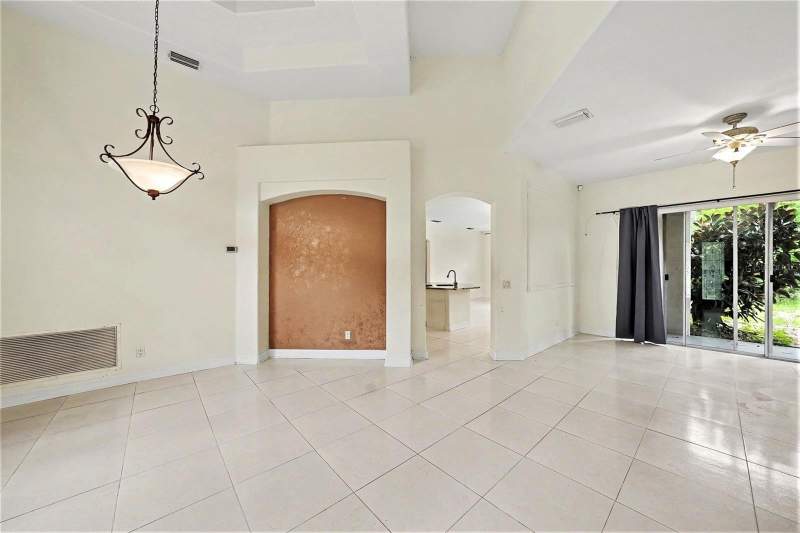 4 bedroom Single Family Residence at 12516 Leatherleaf Drive, Westwood Lakes Ph 1A, Tampa — photo 4