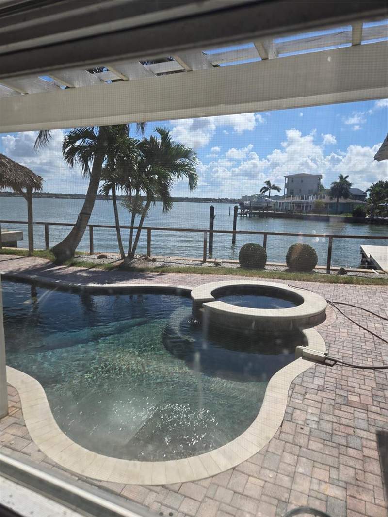 3 bedroom Single Family Residence at 16029 Redington Drive, Redington Beach Homes 2nd Add, Redington Beach — photo 3