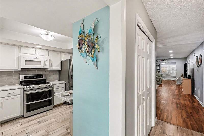 2 bedroom Villa at 1659 S Lake Avenue #1, Normandy Park South, Clearwater — photo 3